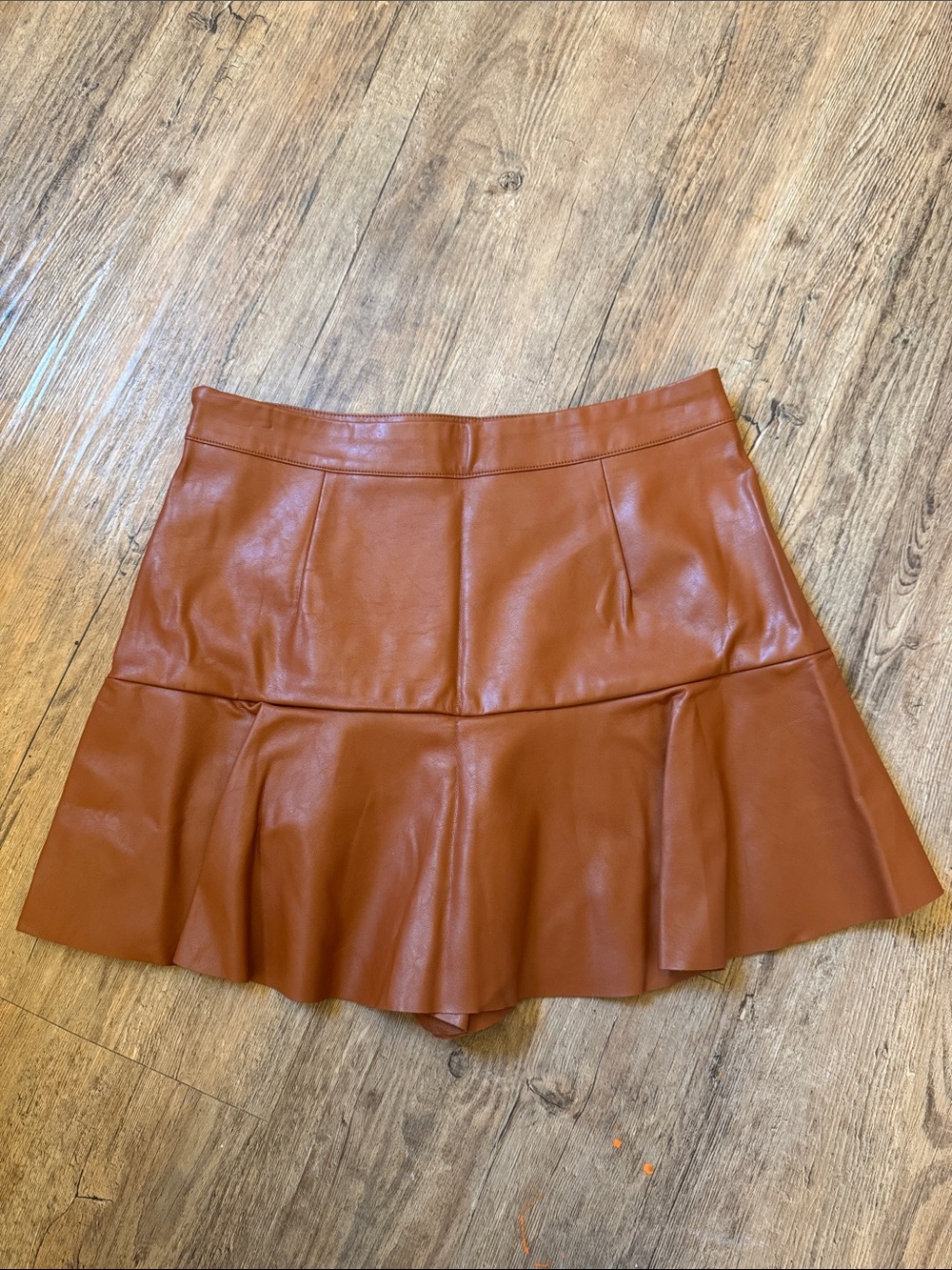 High-Rise Ruffle Faux Leather Skort in Cognac - Picture 3 of 3